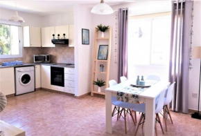 Pafia Sunbeach Modern Apartment